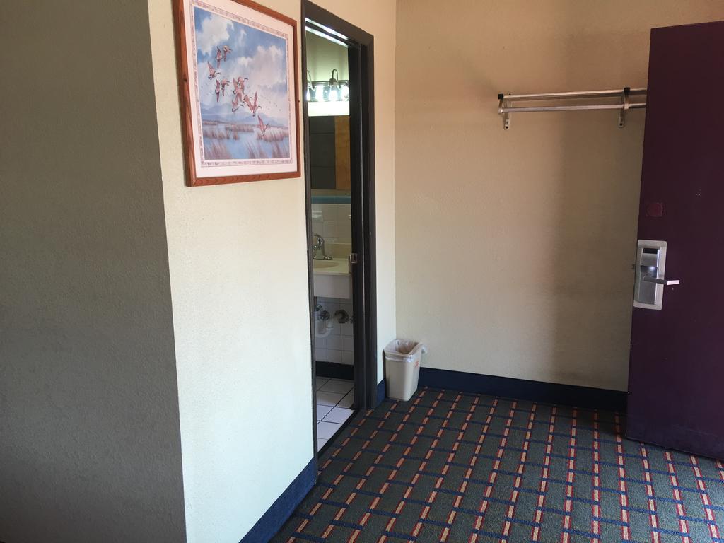 ماريانا Best Value Inn Motel Sandusky المظهر الخارجي الصورة